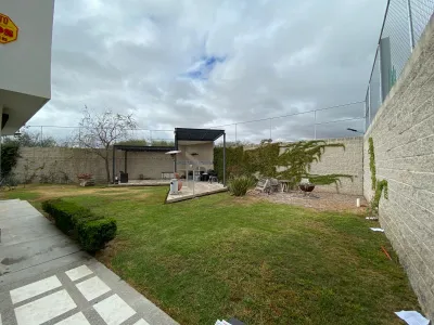 🏡✨ ¡Vive con amplitud y privacidad en la Zona de Los Lagos, SLP! ✨🏡