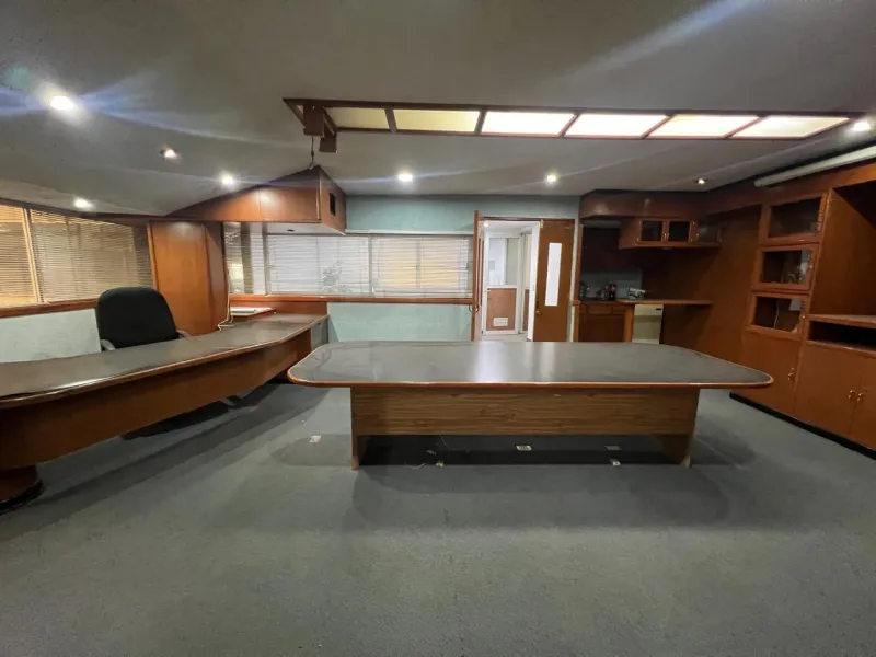 Oficina con bodega en renta en prados 2