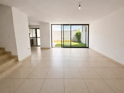 CASA EN LOS LAGOS 