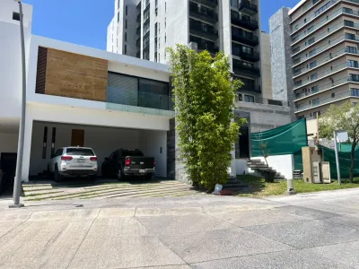 CASA EN CERRADAS DEL PEDREGAL