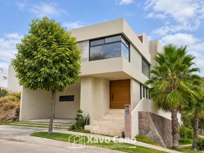 CASA EN ESQUINA EN MONTERRA RESIDENCIAL
