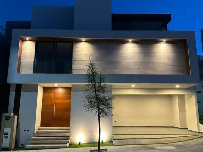 CASA EN ESQUINA EN LOMAS DEL PEDREGAL