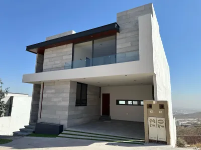 CASA DE 4 NIVELES EN VILLANDARES